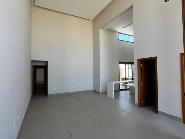 Imagem: A casa possui 3 Dormitórios, 3 Suítes, 5 Banheiros, 4