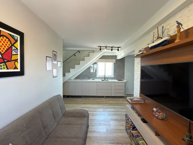 Imagem: O apartamento possui 2 Dormitórios, 1 Suíte, 2 Banheiros,