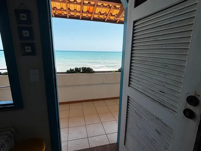 Imagem 3: Casa Pé na Areia À Venda na Taíba - 200M², 3 Quartos e Vista Panorâmica Mar