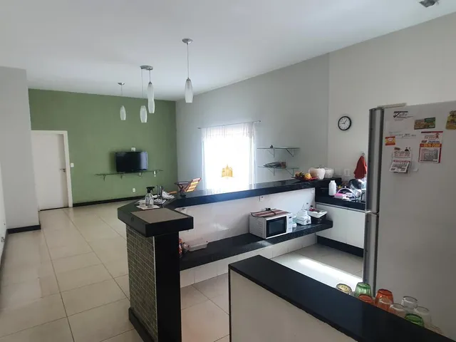 Imagem 9: Espetacular Casa de 5 Quartos com 2 Suítes no Centro de Esmeraldas-Mg: 200M², 2 Salas, 3 Banheiros e 2 Vagas de Garagem!
