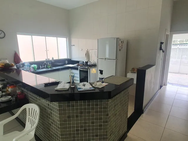 Imagem 13: Espetacular Casa de 5 Quartos com 2 Suítes no Centro de Esmeraldas-Mg: 200M², 2 Salas, 3 Banheiros e 2 Vagas de Garagem!