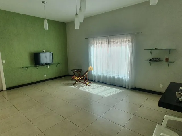 Imagem 2: Espetacular Casa de 5 Quartos com 2 Suítes no Centro de Esmeraldas-Mg: 200M², 2 Salas, 3 Banheiros e 2 Vagas de Garagem!