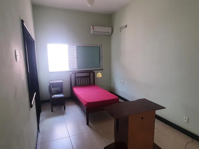 Imagem 3: Espetacular Casa de 5 Quartos com 2 Suítes no Centro de Esmeraldas-Mg: 200M², 2 Salas, 3 Banheiros e 2 Vagas de Garagem!