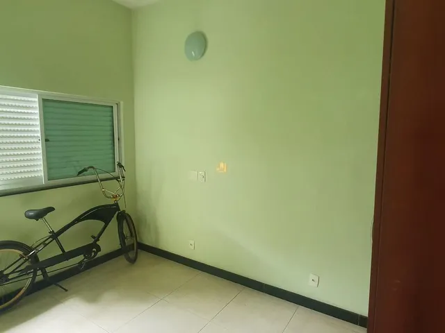 Imagem 6: Espetacular Casa de 5 Quartos com 2 Suítes no Centro de Esmeraldas-Mg: 200M², 2 Salas, 3 Banheiros e 2 Vagas de Garagem!