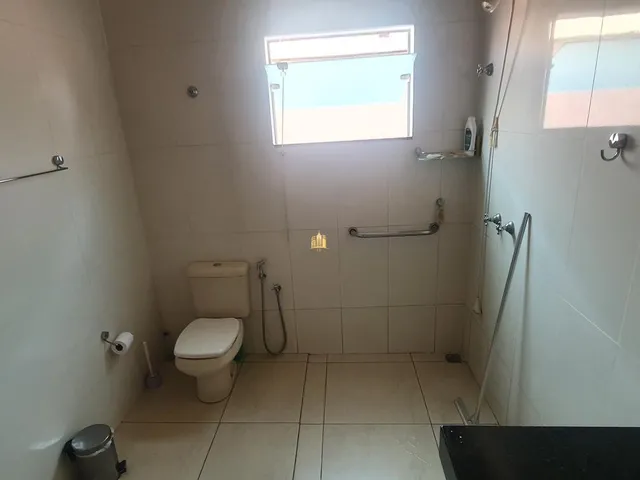 Imagem 16: Espetacular Casa de 5 Quartos com 2 Suítes no Centro de Esmeraldas-Mg: 200M², 2 Salas, 3 Banheiros e 2 Vagas de Garagem!