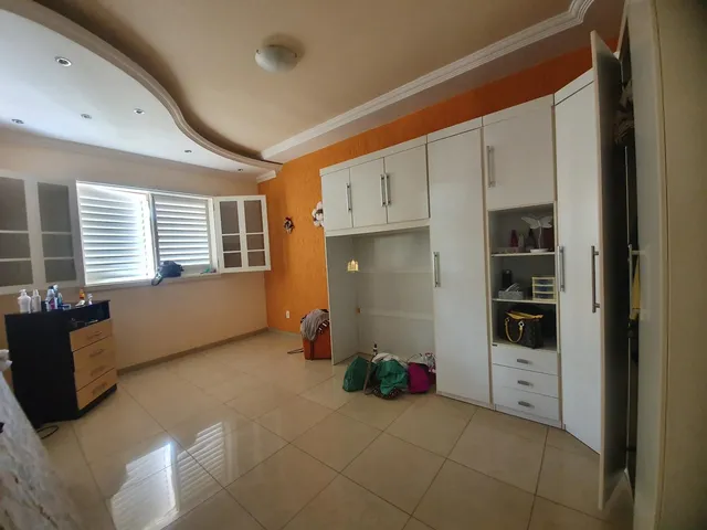 Imagem 4: Casa de Luxo no Centro de Esmeraldas-Mg: 5 Quartos, 1 Suíte, 3 Salas, 3 Banheiros, 4 Vagas de Garagem - Oportunidade!