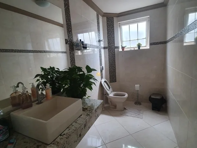 Imagem 2: Casa de Luxo no Centro de Esmeraldas-Mg: 5 Quartos, 1 Suíte, 3 Salas, 3 Banheiros, 4 Vagas de Garagem - Oportunidade!