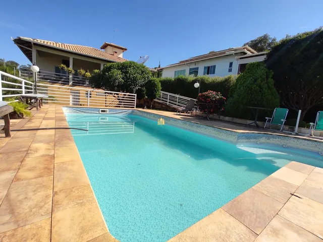 Imagem 1: Casa de Alto Padrão no Condomínio Belvedere, Esmeraldas - 4 Quartos, Piscina, 5 Vagas de Garagem - Luxo e Conforto!