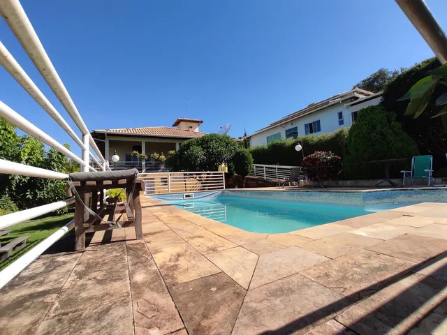 Imagem 5: Casa de Alto Padrão no Condomínio Belvedere, Esmeraldas - 4 Quartos, Piscina, 5 Vagas de Garagem - Luxo e Conforto!