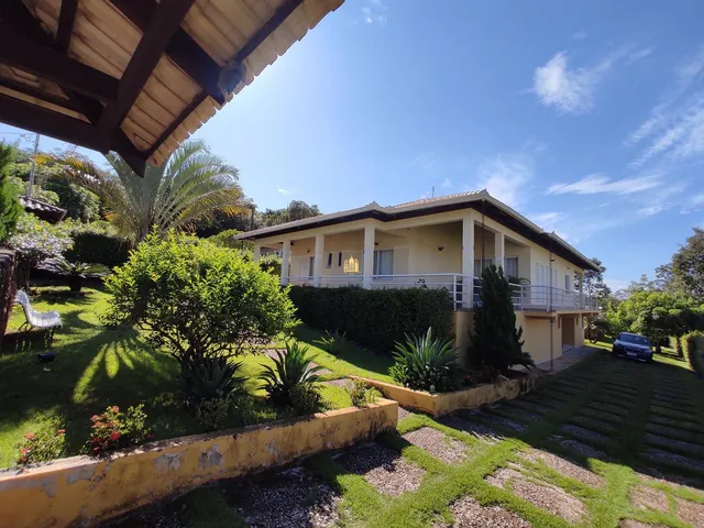 Imagem 6: Casa de Alto Padrão no Condomínio Belvedere, Esmeraldas - 4 Quartos, Piscina, 5 Vagas de Garagem - Luxo e Conforto!