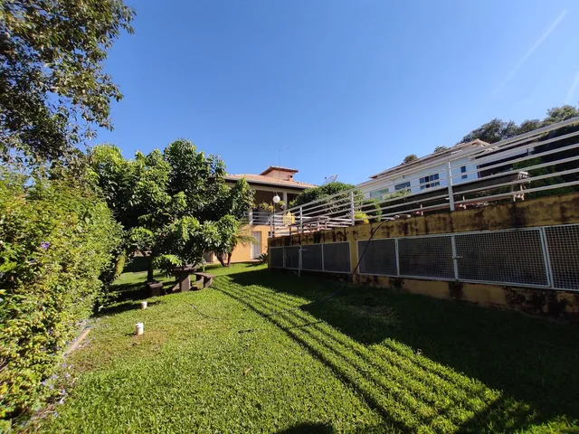 Imagem 9: Casa de Alto Padrão no Condomínio Belvedere, Esmeraldas - 4 Quartos, Piscina, 5 Vagas de Garagem - Luxo e Conforto!