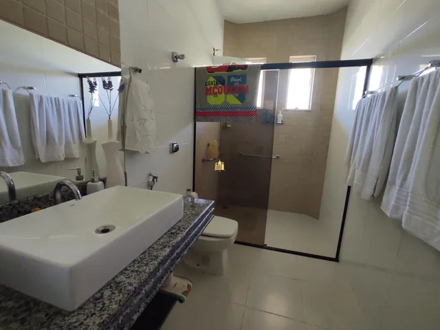 Imagem 8: Casa de Alto Padrão no Condomínio Belvedere, Esmeraldas - 4 Quartos, Piscina, 5 Vagas de Garagem - Luxo e Conforto!
