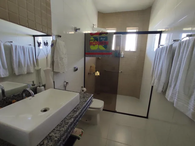 Imagem 4: Casa de Alto Padrão no Condomínio Belvedere, Esmeraldas - 4 Quartos, Piscina, 5 Vagas de Garagem - Luxo e Conforto!