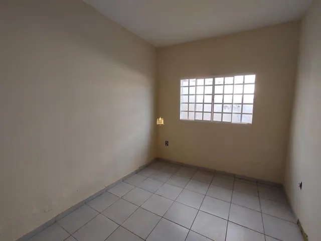 Imagem 5: Casa À Venda em Esmeraldas-Mg, santa Cecília: 2 Quartos, 1 Banheiro, 1 Vaga de Garagem. Confira!