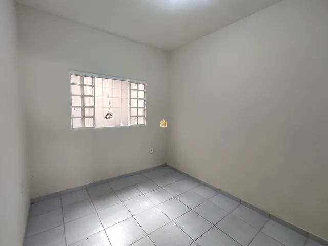 Imagem 2: Casa À Venda em Esmeraldas-Mg, santa Cecília: 2 Quartos, 1 Banheiro, 1 Vaga de Garagem. Confira!
