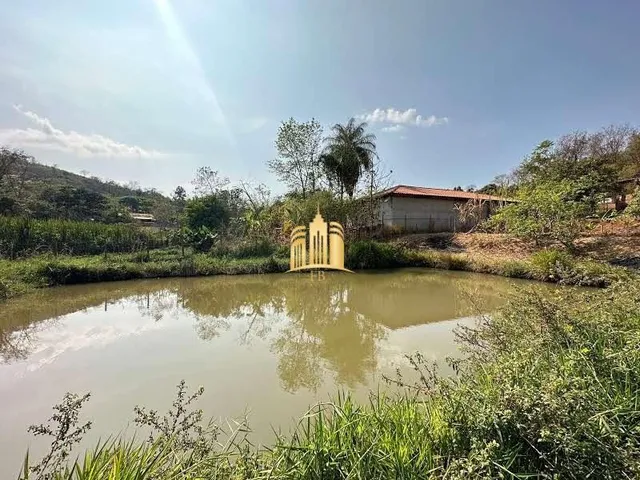 Imagem: Venda de Lindo Sítio com Casa e Lago em