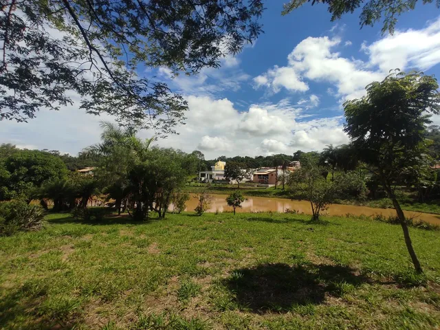 Imagem: Lote Amplo À Venda no Condomínio Solar