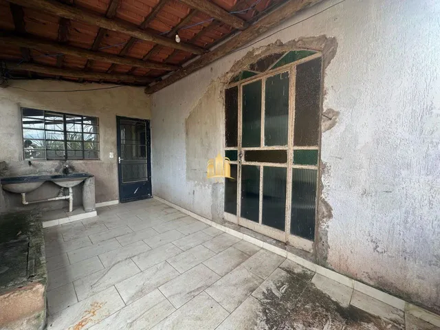 Imagem 3: Casa Duplex À Venda em Caracóis de Baixo: 6 Quartos, 2 Suítes - Invista Já!