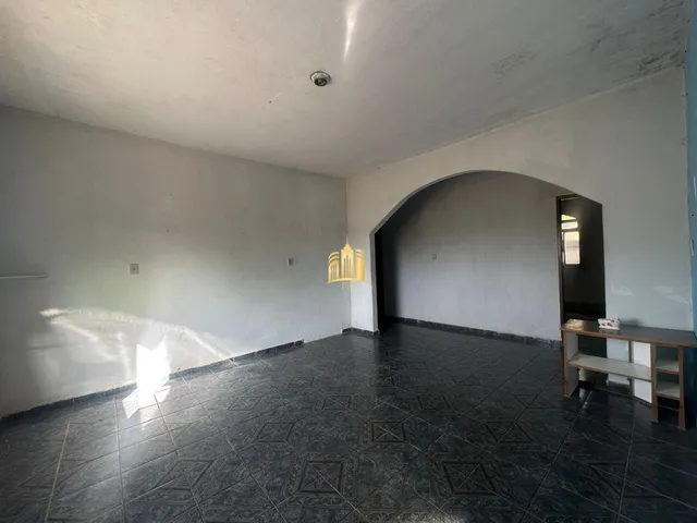 Imagem 8: Casa Duplex À Venda em Caracóis de Baixo: 6 Quartos, 2 Suítes - Invista Já!