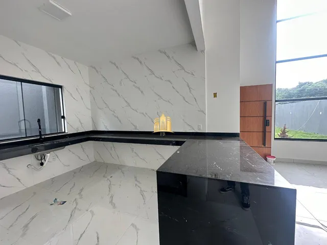 Imagem 2: Casa 3 Quartos com Suíte - 180M² - Sala com Pé Direito Duplo - 5 Vagas - Acabamento Premium