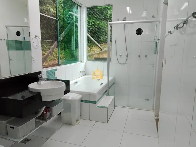 Imagem 2: Casa À Venda em Condomínio Fechado ? Conforto, Segurança e Lazer Completo