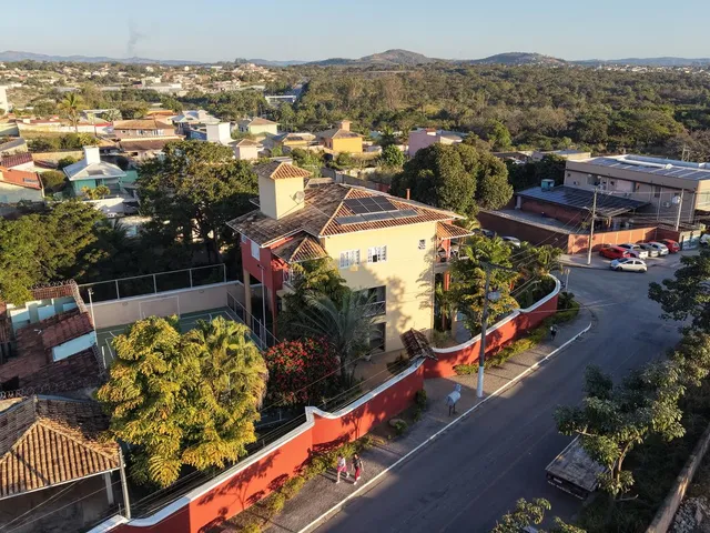 Imagem 8: Casa Alto Padrão com 5 Quartos, 4 Suítes e Piscina em Esmeraldas