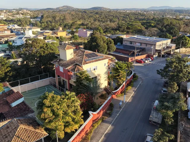 Imagem 11: Casa Alto Padrão com 5 Quartos, 4 Suítes e Piscina em Esmeraldas