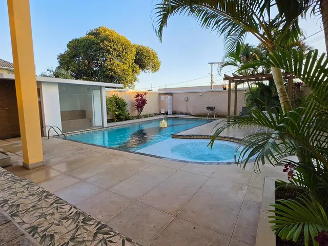 Imagem 5: Casa Alto Padrão com 5 Quartos, 4 Suítes e Piscina em Esmeraldas
