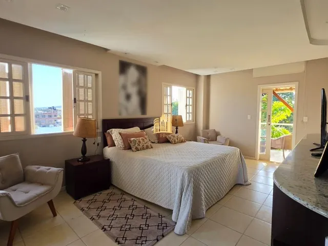 Imagem 4: Casa Alto Padrão com 5 Quartos, 4 Suítes e Piscina em Esmeraldas