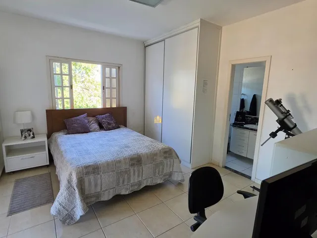 Imagem 10: Casa Alto Padrão com 5 Quartos, 4 Suítes e Piscina em Esmeraldas