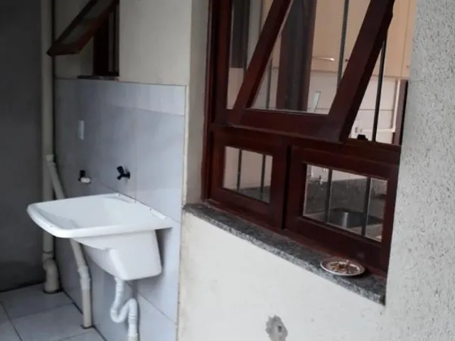 Imagem 10: Sobrado com Dois Dormitórios, Sala, Cozinha, Área de Serviço Uma Vaga de Garagem. Móveis Planejados