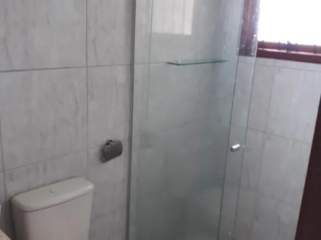 Imagem 3: Sobrado com Dois Dormitórios, Sala, Cozinha, Área de Serviço Uma Vaga de Garagem. Móveis Planejados