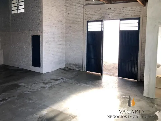 Imagem 2: Duas Salas Comerciais com Banheiro. Sala da Frente Área de 75M R$2.200,00, e Atrás Área de 90M R$ 1.100,00