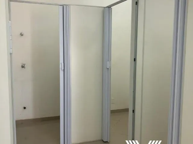 Imagem 2: Sala Comercial para Locação no Centro; Excelente Ponto Comercial! Entre em Contato Conosco para Mais Informações