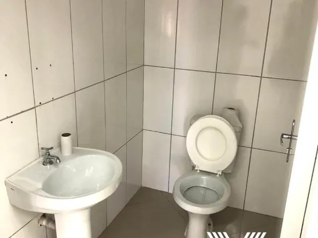 Imagem 4: Sala Comercial para Locação no Centro; Excelente Ponto Comercial! Entre em Contato Conosco para Mais Informações