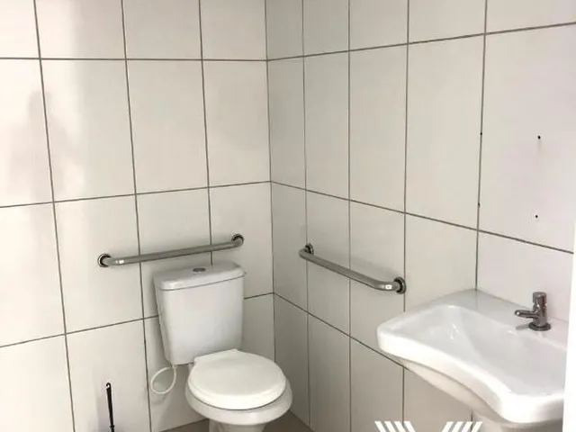 Imagem 6: Sala Comercial para Locação no Centro; Excelente Ponto Comercial! Entre em Contato Conosco para Mais Informações