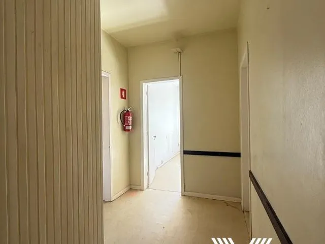 Imagem 6: Sala Comercial para Locação no Centro; Entre em Contato Conosco para Mais Informações
