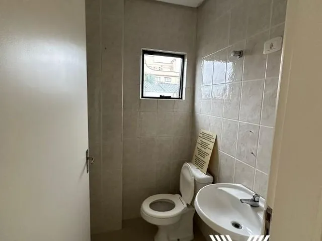 Imagem 3: Sala Comercial À Venda no Centro Clínico, Centro; Entre em Contato Conosco para Mais Informações
