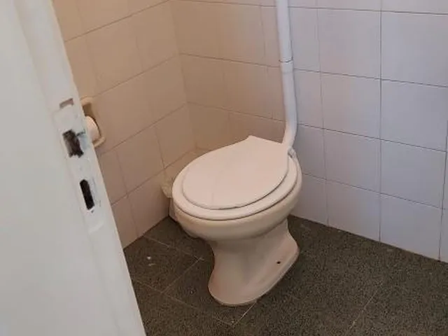 Imagem 8: Sala Comercial Frente com Grades de Segurança Piso Laminado Persiana na Janela Ideal para Lojistas Ou Similares