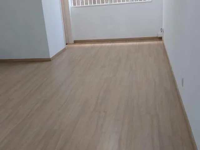 Imagem 4: Sala Comercial Frente com Grades de Segurança Piso Laminado Persiana na Janela Ideal para Lojistas Ou Similares
