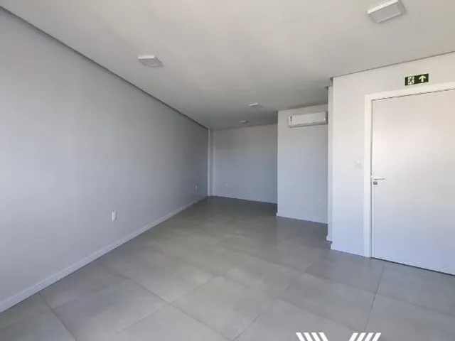 Imagem 2: Sala Comercial para Venda e Locação no Centro; Excelente Localização! Entre em Contato Conosco para Mais Informações