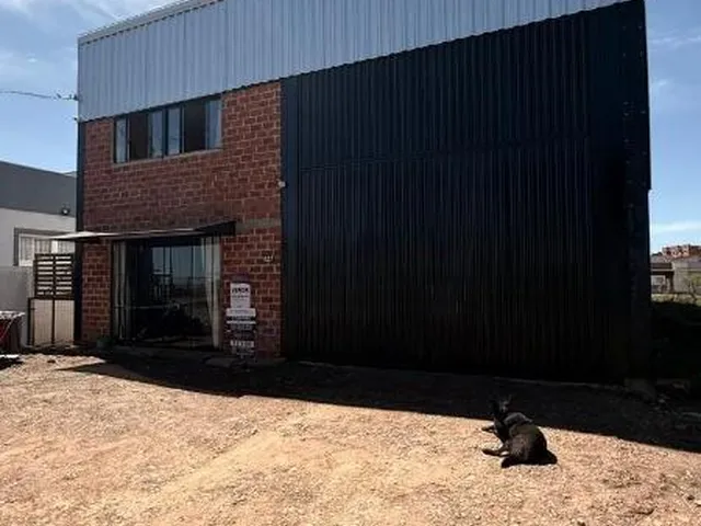 Imagem 5: Pavilhão À Venda no Bairro Pradense, 283,50M² de Área Construída; Entre em Contato Conosco para Mais Informações