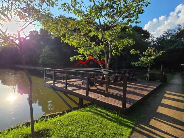 Imagem 9: Casa com 3 Suítes e Área Gourmet, À Venda no Bosque dos Jatobás