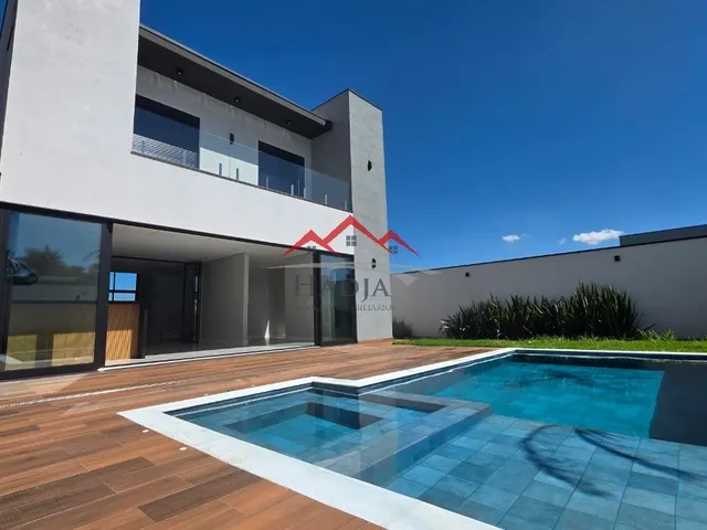 Imagem: Casa À Venda com 4 Quartos, 3 Suítes no