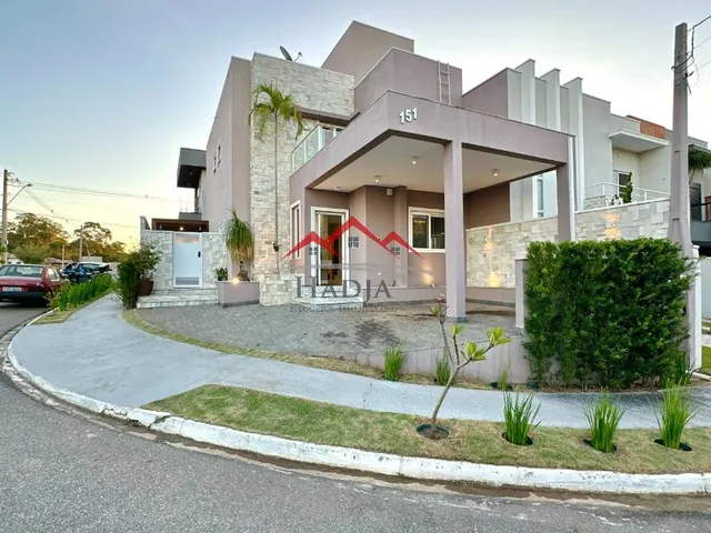 Imagem: Casa de Esquina com 3 Dormitorios e Spa