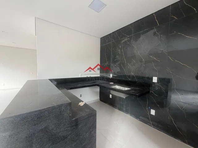 Imagem: Casa À Venda com 03 Suítes no Condomínio