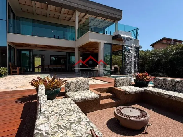Imagem: Casa de Alto Padrão com 4 Suítes À Venda