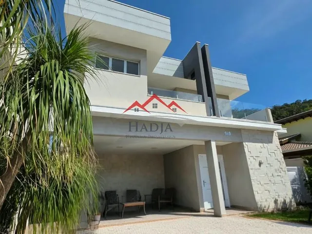 Imagem: Casa com 4 Suítes e Piscina Aquecida, no