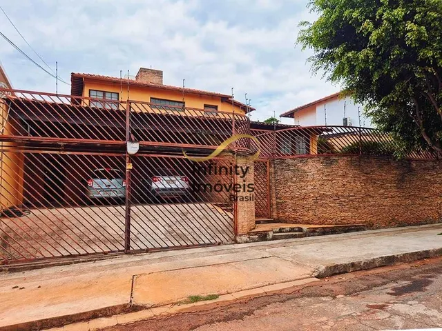 Imagem: A casa possui 4 Dormitórios, 2 Suítes, 4 Banheiros, 4