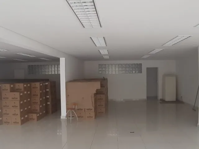Imagem: A loja está localizado em Centro, Cotia para alugar por